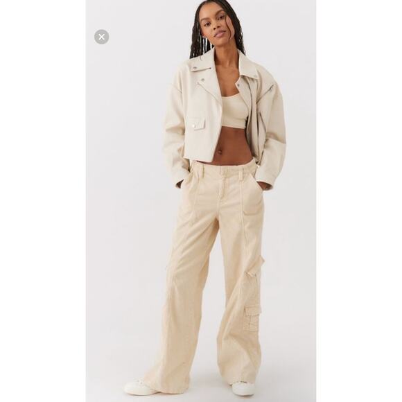 Urban Outfitters Cream Corduroy Y2K Street Style Women’s Cargo Pants Size 26 - Picture 1 of 13